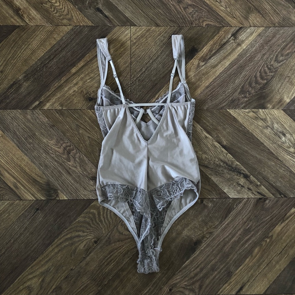 Sold - UO lace bodysuit - Picture 4 of 5